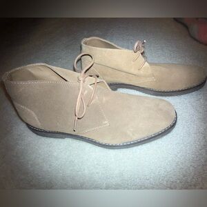 Men’s St. John's Bay Light Brown Suede Chukka Boots 11M